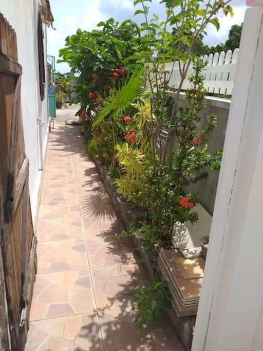 לה גוסייר Maison Creole Chaleureuse Avec Stationnement מראה חיצוני תמונה