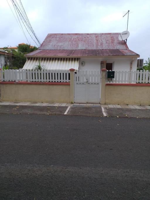 לה גוסייר Maison Creole Chaleureuse Avec Stationnement מראה חיצוני תמונה