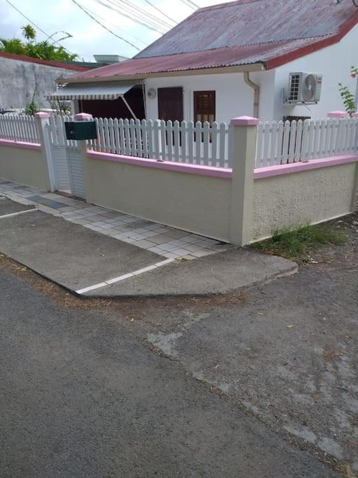 לה גוסייר Maison Creole Chaleureuse Avec Stationnement מראה חיצוני תמונה